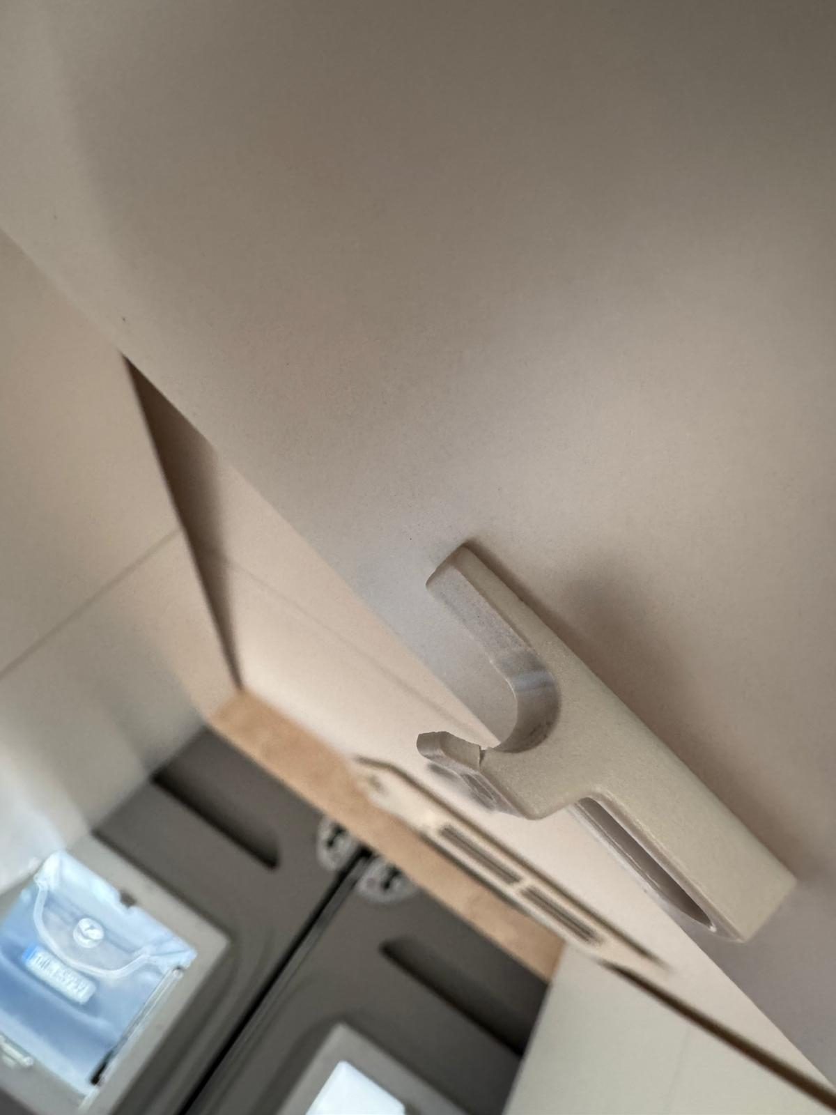 Arretierung für Schrankklappen