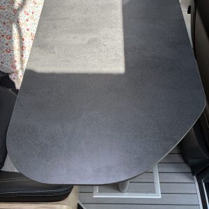 Dünner Tisch (HPL) komplett inkl. Fuß normale Dinette